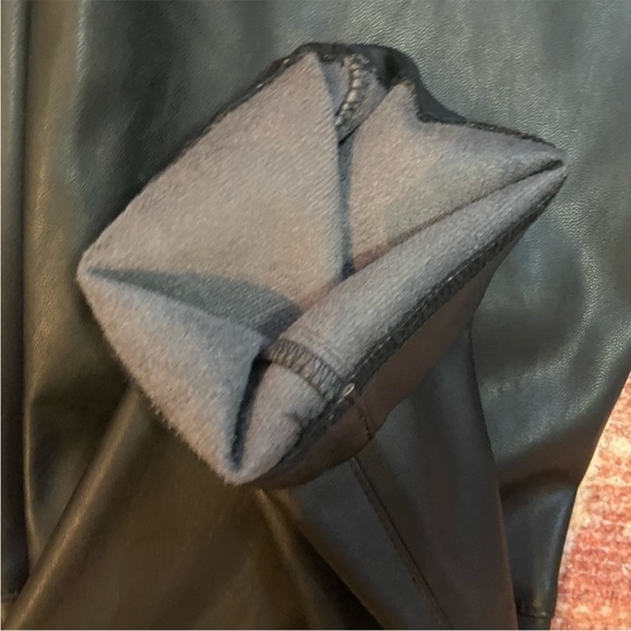 H&M HIGH-WAIST FAUX-LEATHER PANTS SIZE 2
WITH BELT - Picture 7 of 7